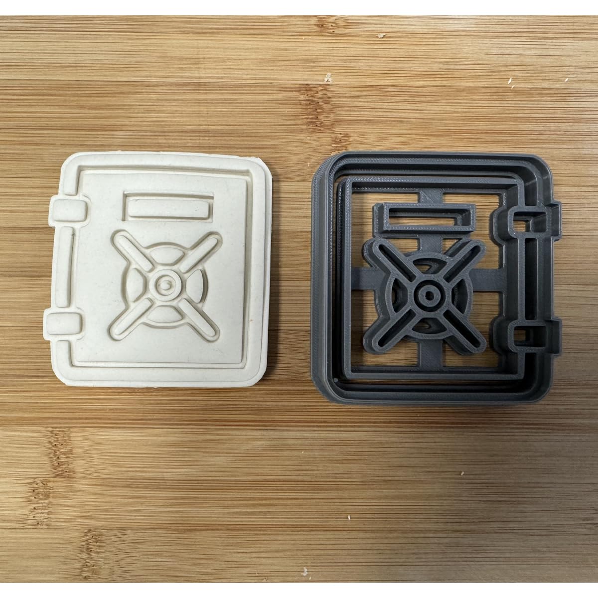 Safe Cookie Cutter Set for Banking Fun (3.5 x 3 inches)
